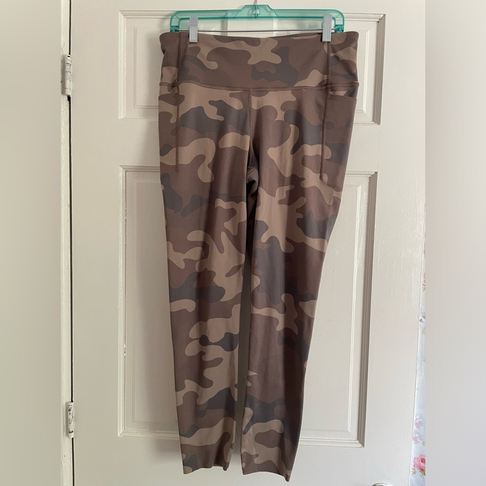FLAW GapFit Brown Camo Tight Leggings
